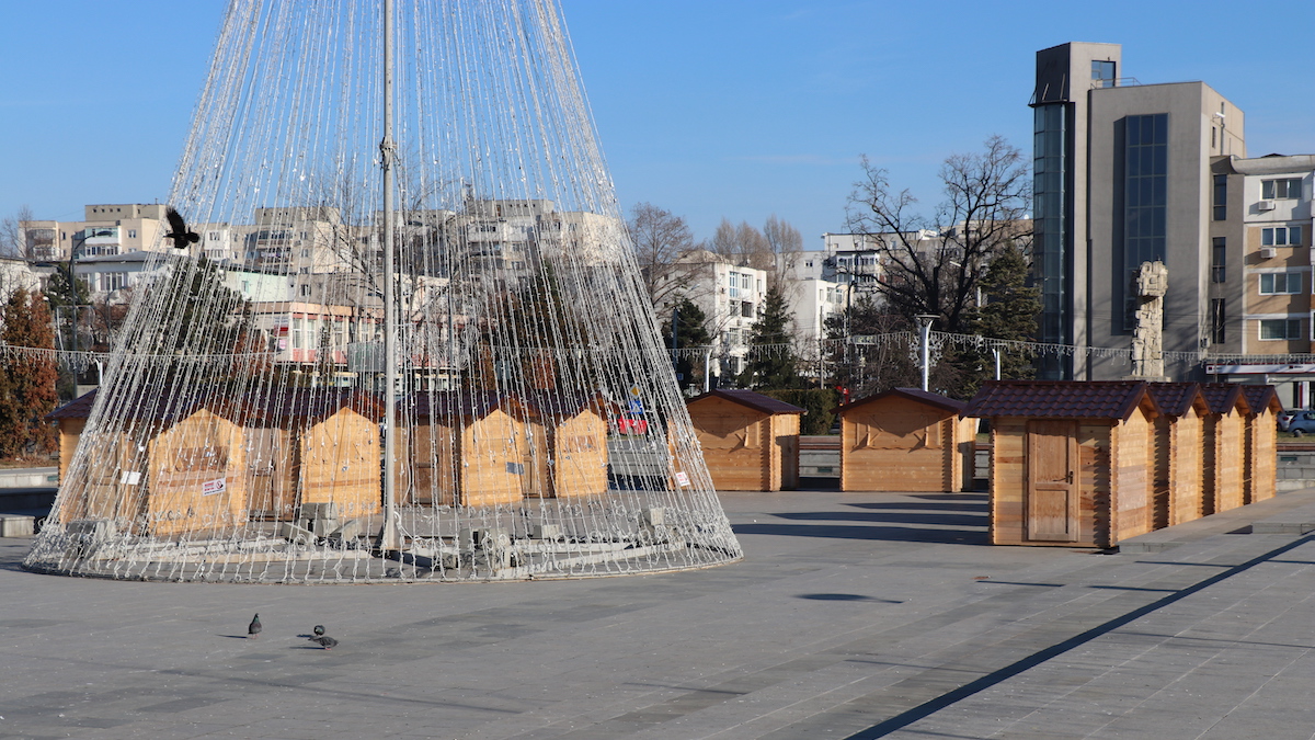 Decorațiuni de iarnă în centrul municipiului Slobozia. FOTO Adrian Boioglu