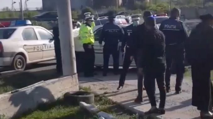 Polițiștii au intervenit pentru prinderea unui șofer băut la Bărbulești. FOTO Captură Video
