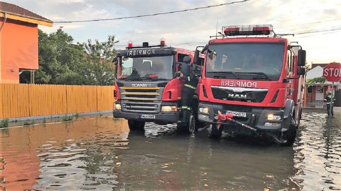 Zeci de locuințe și gospodării afectate de căderile semnificative de ploi. FOTO ISU Ialomița