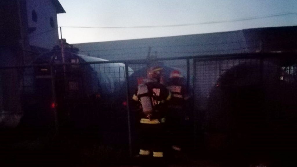 Pompierii ialomițeni au interveni pentru a lichida un incendiu ce cuprinsese un rezervor cu motorină. FOTO ISU Ialomița