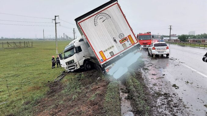 Accident rutier pe raza municipiului Urziceni, pe DN2. FOTO ISU Ialomița