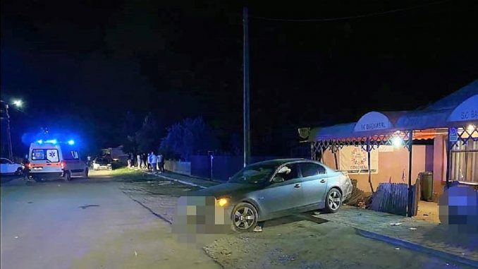 Două tinere au fost rănite de un autoturism care s-a răsturnat peste ele. FOTO IPJ Ialomița