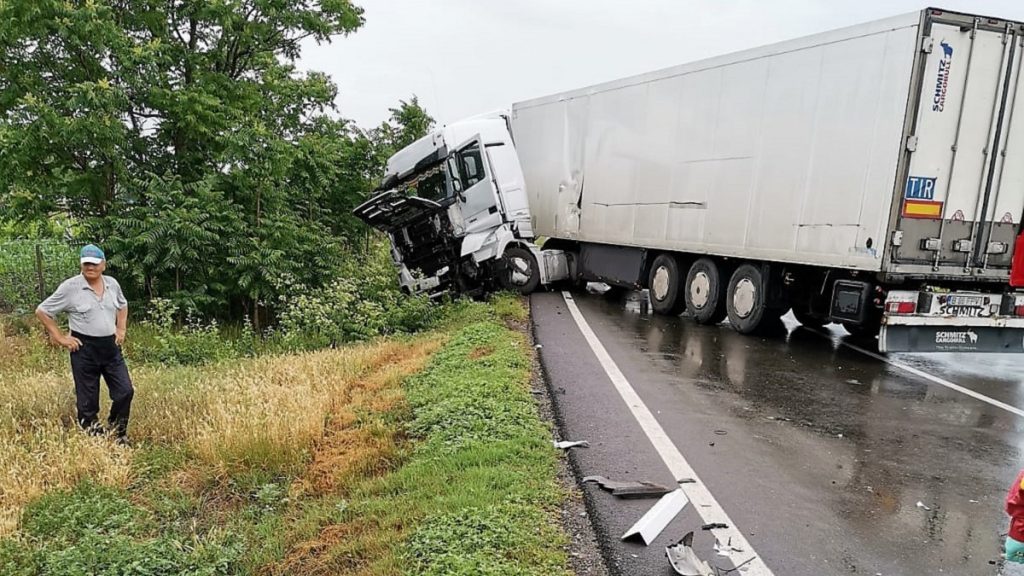 Accident rutier pe DN2A, în localitatea Ciochina. FOTO ISU Ialomița