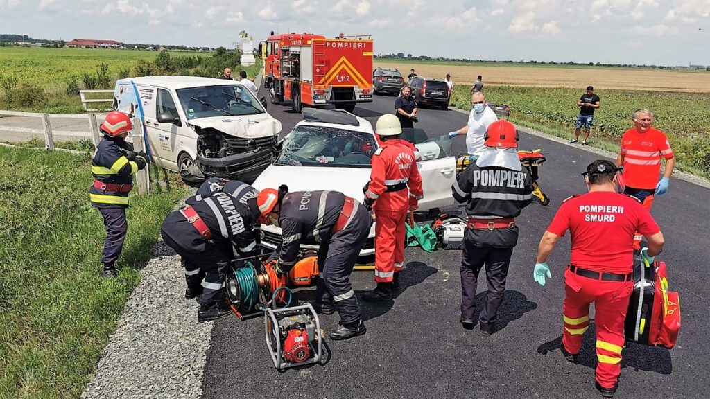 Trei răniți într-un accident rutier produs la ieșire din Slobozia. FOTO ISU Ialomița