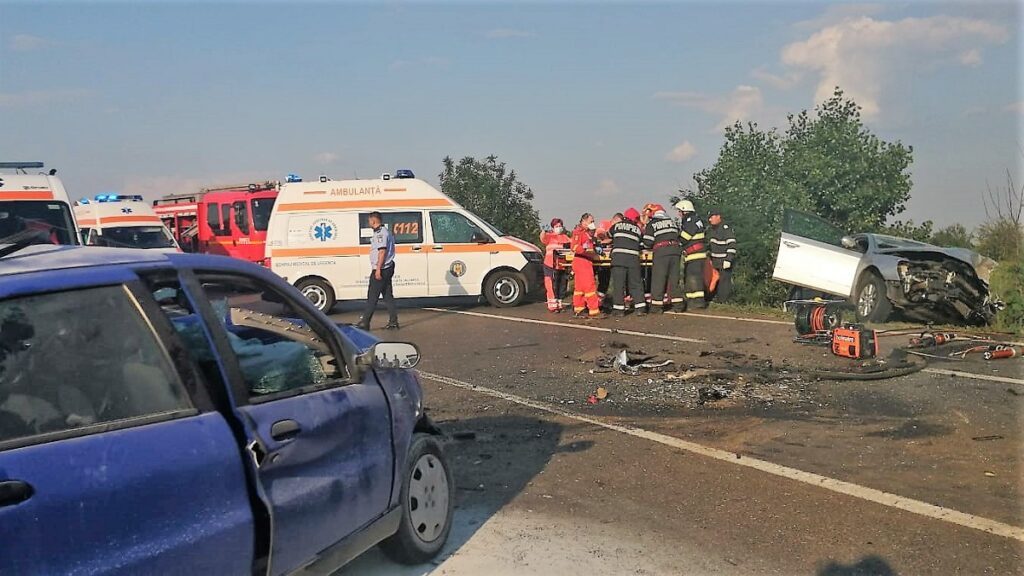 Accident grav între două autoturisme care se deplasau pe DN 2, la ieșire din Urziceni. FOTO IPJ Ialomița