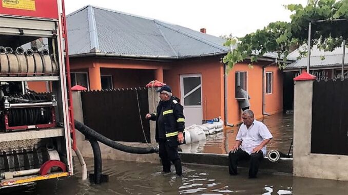 Zeci de locuințe și gospodării afectate de căderile semnificative de ploi. FOTO ISU Ialomița