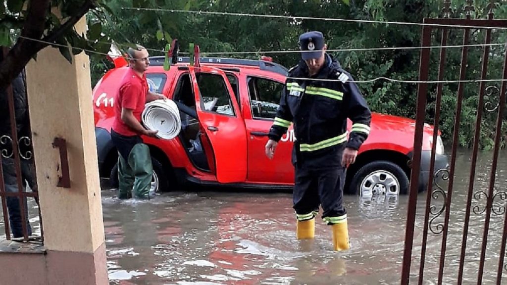 Peste 100 de locuințe și gospodării, afectate de ploile torențiale. FOTO ISU Ialomița