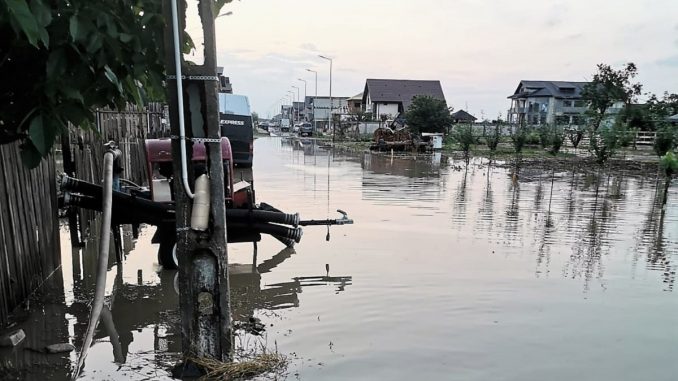 Peste 100 de locuințe și gospodării, afectate de ploile torențiale. FOTO ISU Ialomița