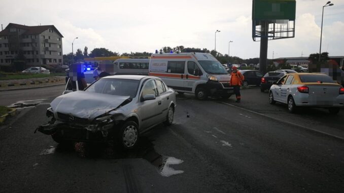 Ambulanță în misiune, implicată într-un accident în Slobozia. FOTO IPJ Ialomița