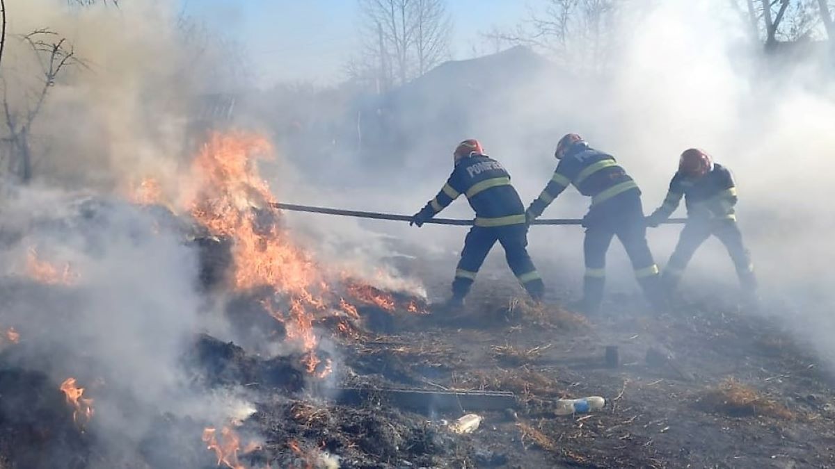 Incendiu într-o gospodărie din Axintele, provocat de jar purtat de vânt