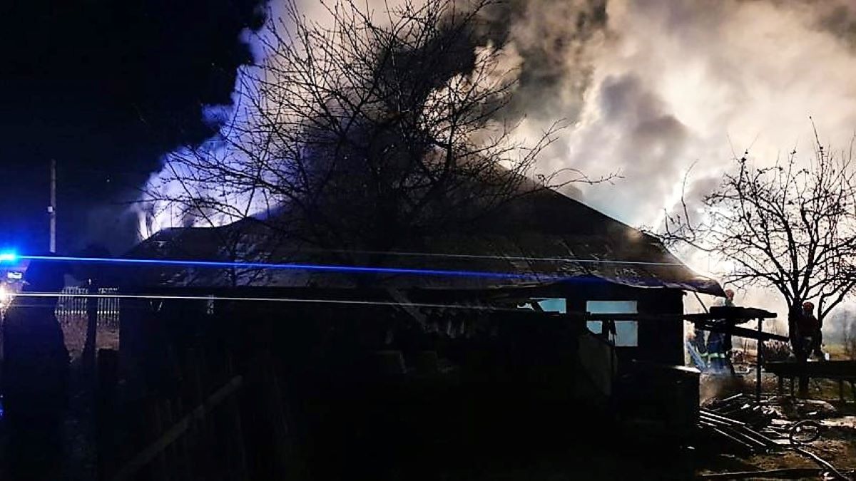 Locuință din satul Orboești, distrusă într-un incendiu provocat de o lumânare lăsată aprinsă
