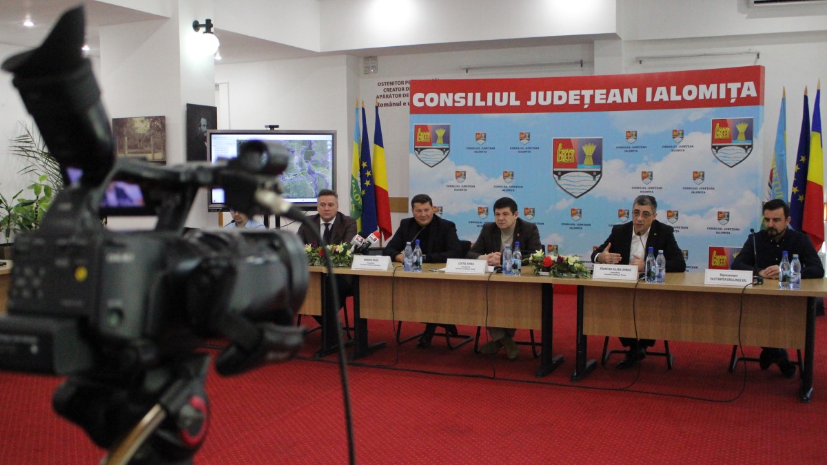 Ceremonia de semnare a ordinului pentru începerea studiului de fezabilitate la drumul Transregio Galați – Brăila – Slobozia – Chiciu. FOTO: Victor Radu