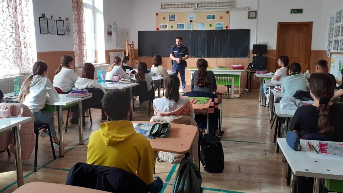 Acțiuni preventive în unități de învățământ. FOTO IPJ Ialomița