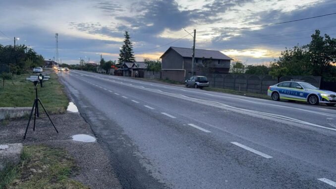 Polițiștii acționează cu sistemul radar e-SIGUR. FOTO IPJ Ialomița