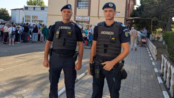 Jandarmii sunt alături de elevi în noul an școlar. FOTO IJJ Ialomița